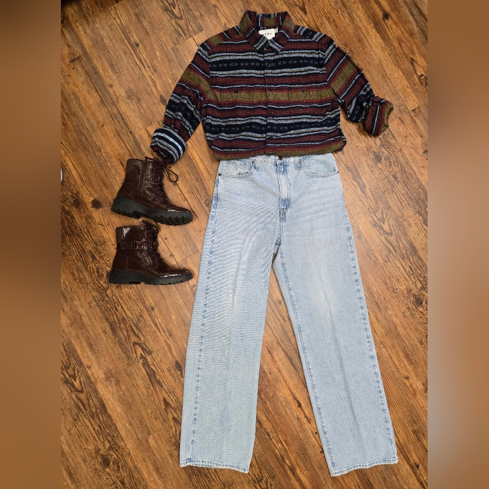 Levi's faded denim high waist straight jeans 27/31 good pre owned cond.